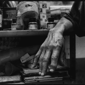 The photograph of Frank Auerbach’s hand: Katrin Bellinger Collection. © Nicola Bensley